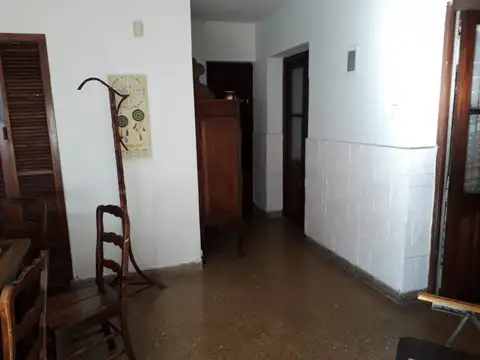 MORON SUR-A 8 C/ DE LA ESTACION-CASA AMERICANA DE 4 AMB Y 2 BAÑOS- PATIO-LAVADERO CUBIERTO Y TERRAZA