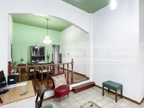 Casa 5 ambientes con 2 baños