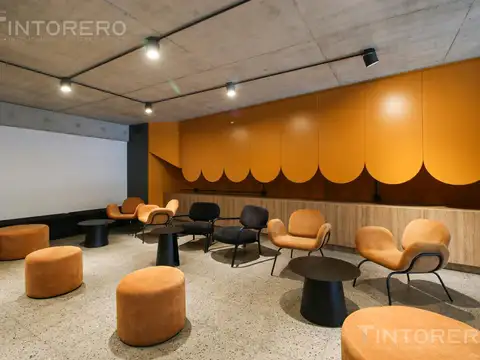 Oficina en venta en Edificio Icon con baño privado y balcón al frente en San Telmo