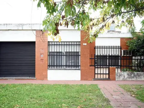 OPORTUNIDAD Casa 2 dormitorios patio Fisherton