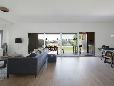 VENTA CASA BARRIO S. FRANCISCO. SALIDA A LA LAGUNA