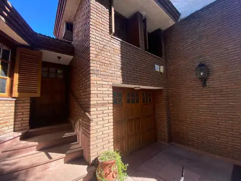 Chalet con hogar, parrilla y amplio jardín – Calidad y calidez