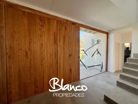 Casa 4 ambientes con 3 baños