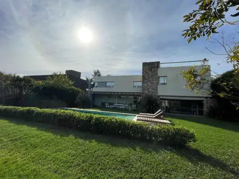 Casa en Venta en El Cazal, USD 250.000