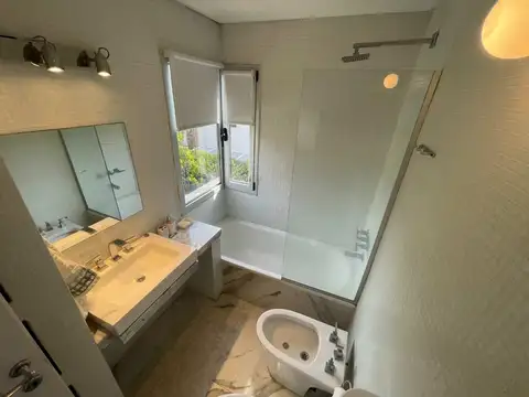 Casa 6 ambientes con 3 baños