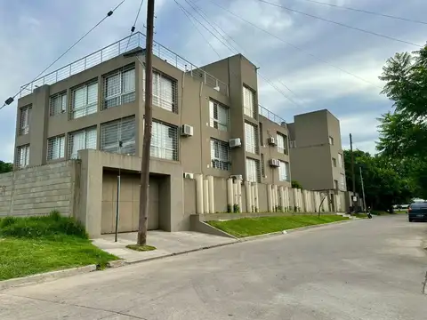 DEPARTAMENTO 3 AMBIENTES BARRIO CERRADO .