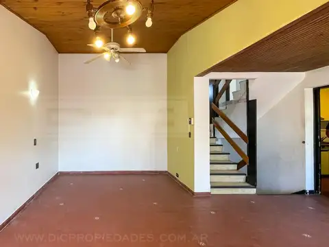 Depto Tipo Casa en Venta en Carapachay, USD 138.000