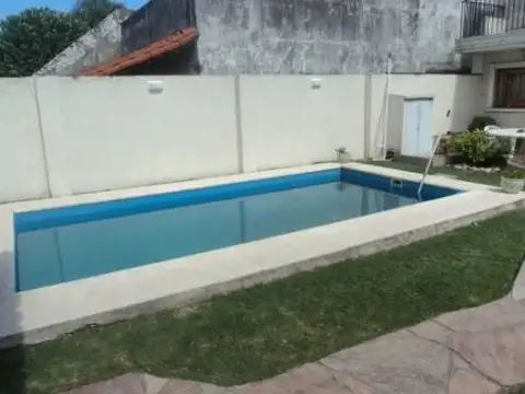 EN VENTA CASA 2 PLANTAS 5 AMBIENTES CERCA DE EST. DE EL PALOMAR - FICHA 1440