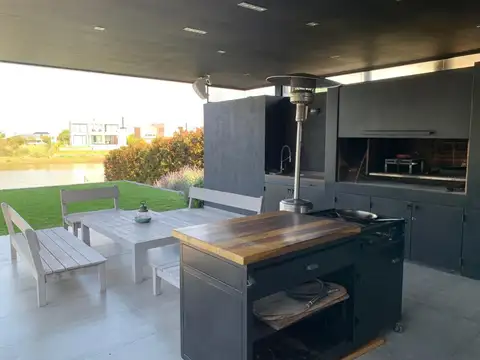 Casa 4 ambientes con 3 baños