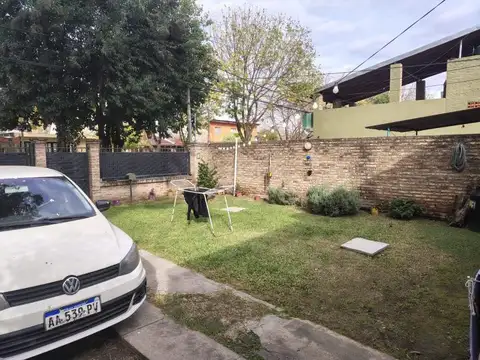 Casa 7 ambientes con 2 baños