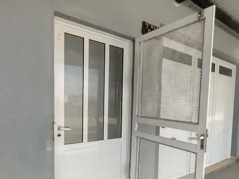 Casa 6 ambientes con 2 baños