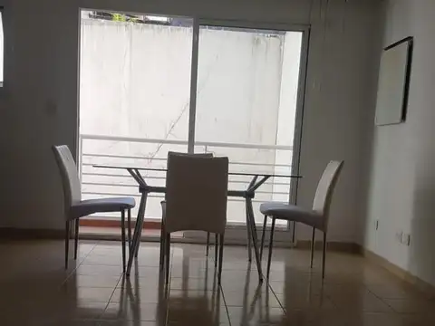 Tacuarí al 100, entre Hipólito Yrigoyen y Alsina