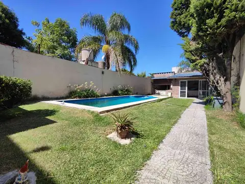 VENTA CASA DE CATEGORIA 4 AMB PILETA VILLA LUGANO