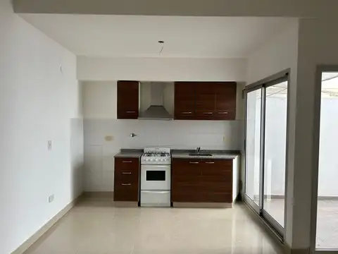 Carlos Encina  al 600