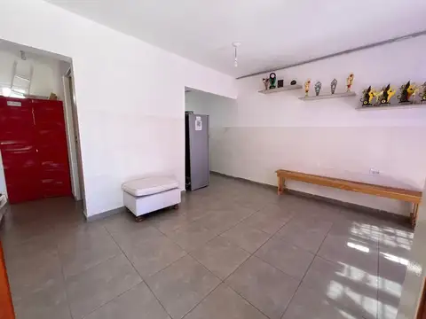 SE VENDE CASA Y SALON UNIVERSITARIO DE HORIZONTE