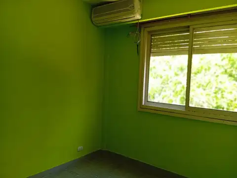 Departamento tres ambientes con cochera en alquiler