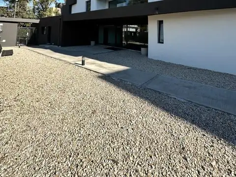 Cochera en venta en complejo