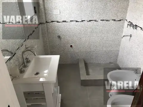 Rawson 200 Piso 3 Almagro por escalera Muy Luminoso  C/ Renta. Bajas expensas.