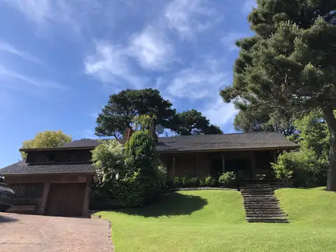 Amplia e importante propiedad a 250 mts del mar  y 200 del centro