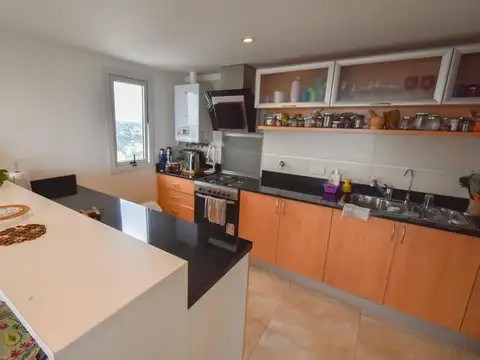 Venta departamento 5 ambientes en Banfield con 2 cocheras
