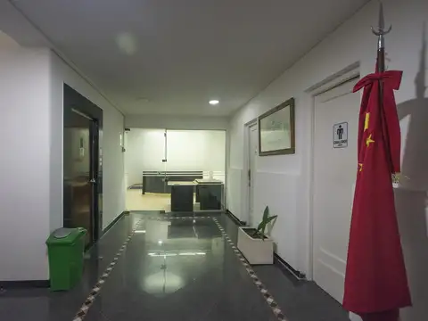 Oficina 14 ambientes con 2 baños