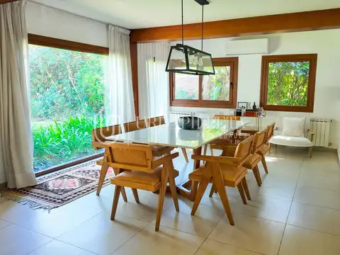 Casa 7 ambientes con 4 baños