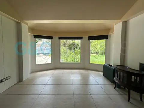 Casa en Venta en Barrio Parque Leloir, USD 370.000