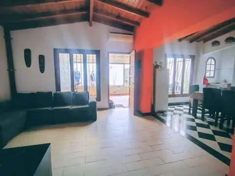 CASA 5 AMBIENTES SANTOS LUGARES PATIO TERRAZA