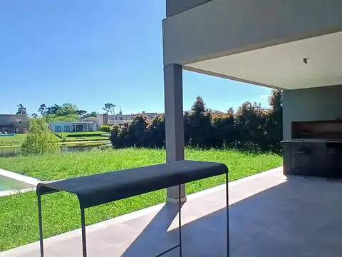 VENTA DE CASA 4 DORMITORIOS EN SAN MATIAS