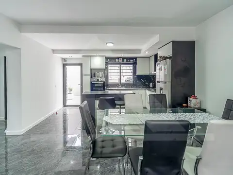 Venta Casa 3 ambientes con patio y terraza en Villa Devoto  - refaccionada a nuevo
