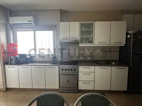 Paternal- Semipiso 4 amb. contrafrente c/balcón y palier privado