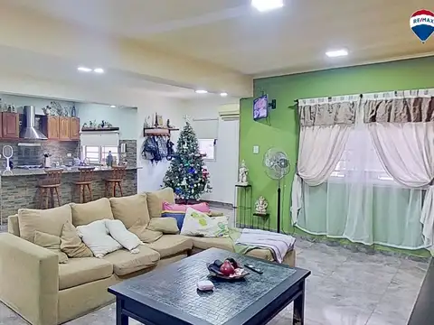 VENTA CASA 6 AMB PILETA QUINCHO LONGCHAMPS