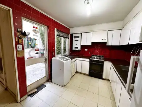 Casa 5 ambientes con 2 baños