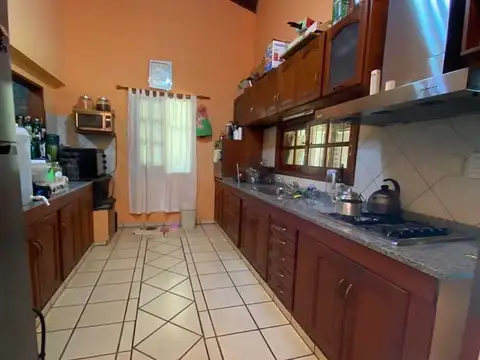 Casa 4 ambientes con 2 baños