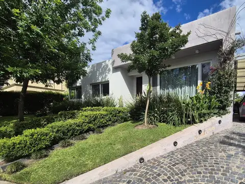 Casa en venta en Santa Guadalupe, Pilar Del Este, GBA Norte - 5 Ambientes