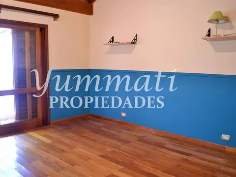 Casa en Alquiler con 2 cocheras