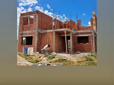 Terreno 1554 m2 con casa  a terminar, Alta gracias