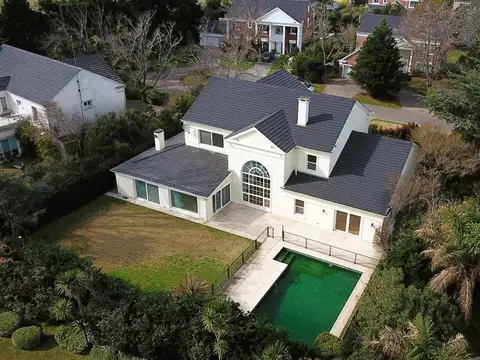 Casa en  venta en La Lomada, 4 cuartos, escritorio, family, play. Piscina