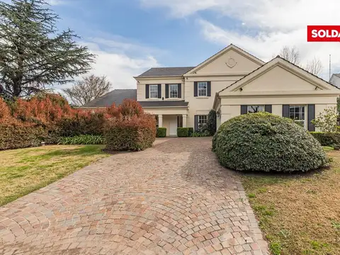 Casa en Venta con 2 cocheras