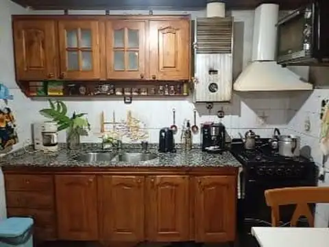 Casa 5 ambientes con 2 baños
