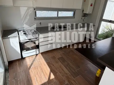MODERNA CASA A ESTRENAR DE 2 DORM. CON ESPACIO VERDE EN BARRIO VILLAGES EL MOLINO - VILLA ELISA