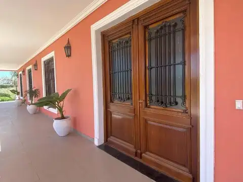 Casa en Venta con 4 cocheras