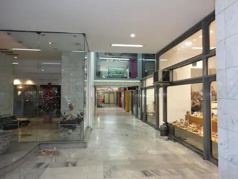 Justo José de Urquiza 4700, Piso local