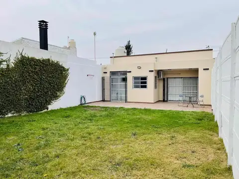 Casa en venta . 2 Dormitorios 1 Baño - Cochera - 260Mts2 - Lisandro Olmos