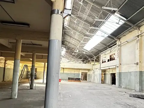 Galpón en venta en Caballito Opción de Venta con Sociedad a Menor Valor en U$s2.300.000. salida dos calles