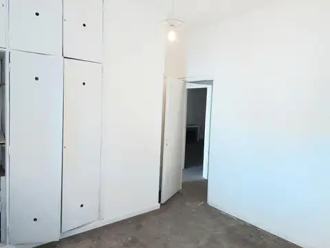 Casa con amplio local comercial