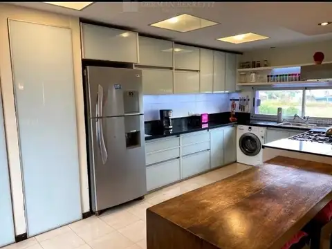 Casa en Alquiler Temporal con 1 cochera