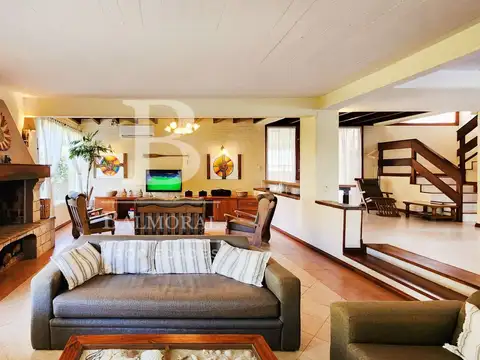 Casa 4 ambientes con 5 baños