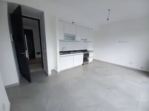 Departamento en Alquiler en Bernal Oeste, $ 420.000