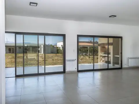 Casa en Venta en Jardines De San Lorenzo, USD 285.000